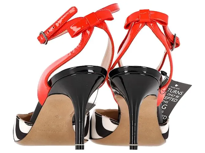 Tacones Slingback de satén negro de Nicholas Kirkwood 