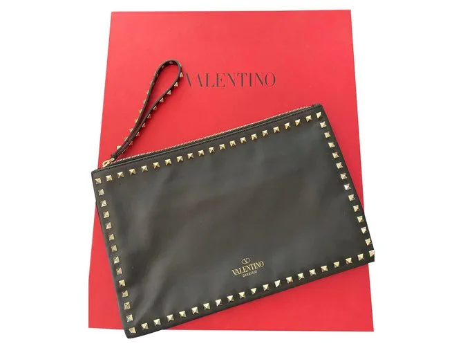 Valentino Garavani CLUCHT DE MANO XL EN PIEL DE CORDERO Negro 